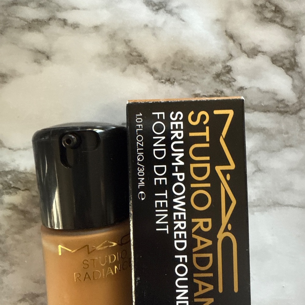 MAC COSMETICS STUDIO RADIANCE FOUNDATION: NC45 - Picture 3 of 4